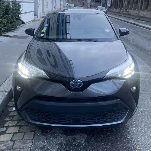 service vtc business voiture toyota yaris phares allumes